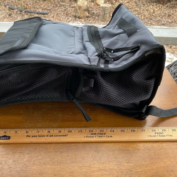 Timbuk2 Muttmover Travel Dog Carrier Backpack Vented Gray Hiking - Picture 8 of 9